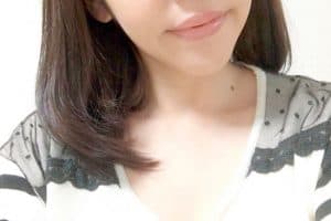 目元が映らないように、口元から下を映す